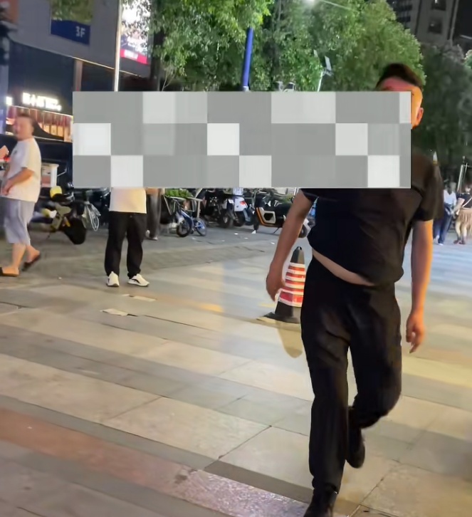 25岁女生走夜路遭醉汉凝视辱骂，硬核维权当场获赔2000元+书面道歉！