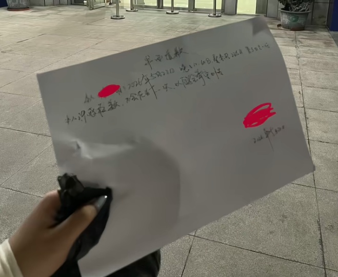 25岁女生走夜路遭醉汉凝视辱骂，硬核维权当场获赔2000元+书面道歉！